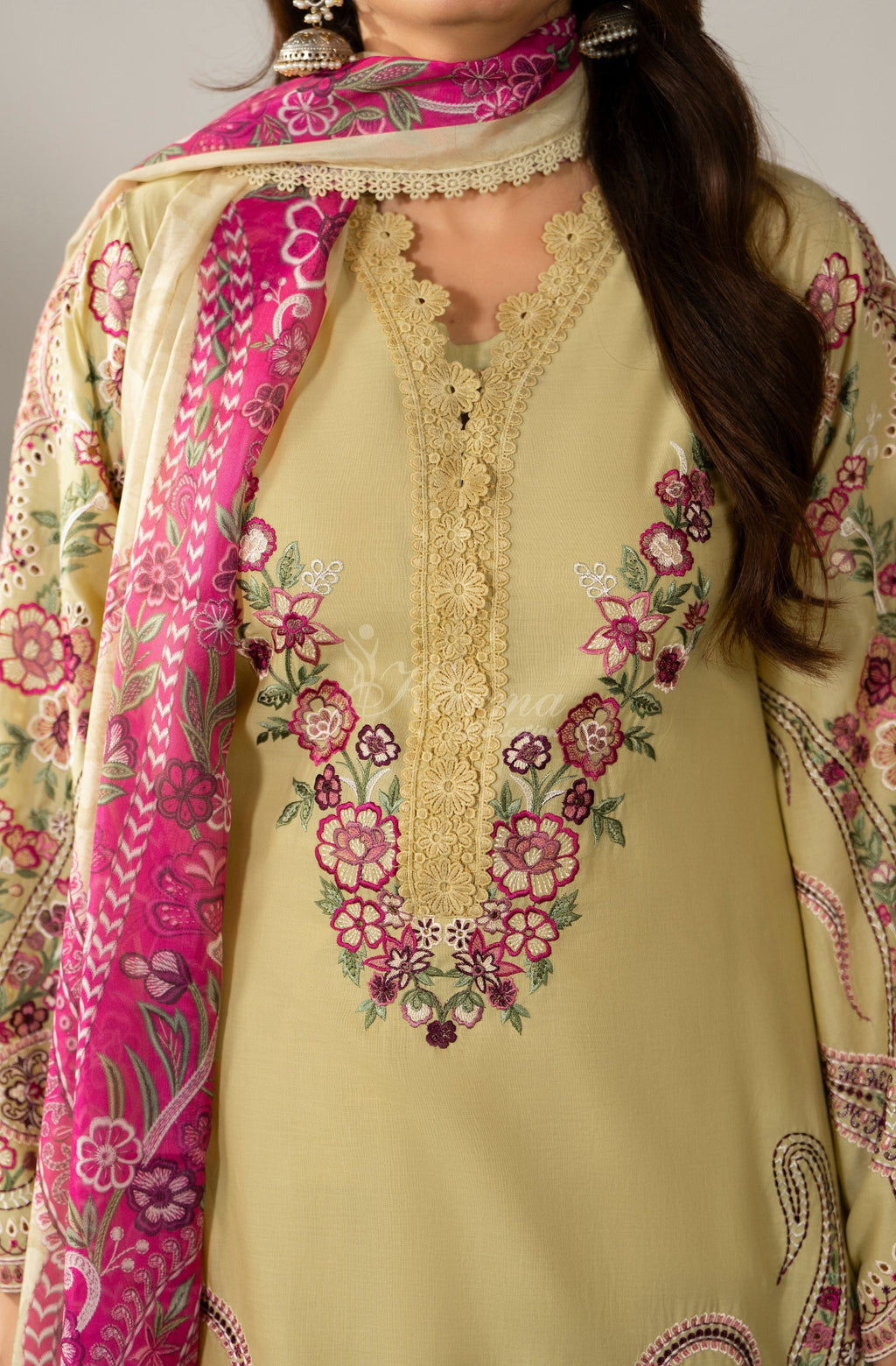 WARM YELLOW - Side view full length