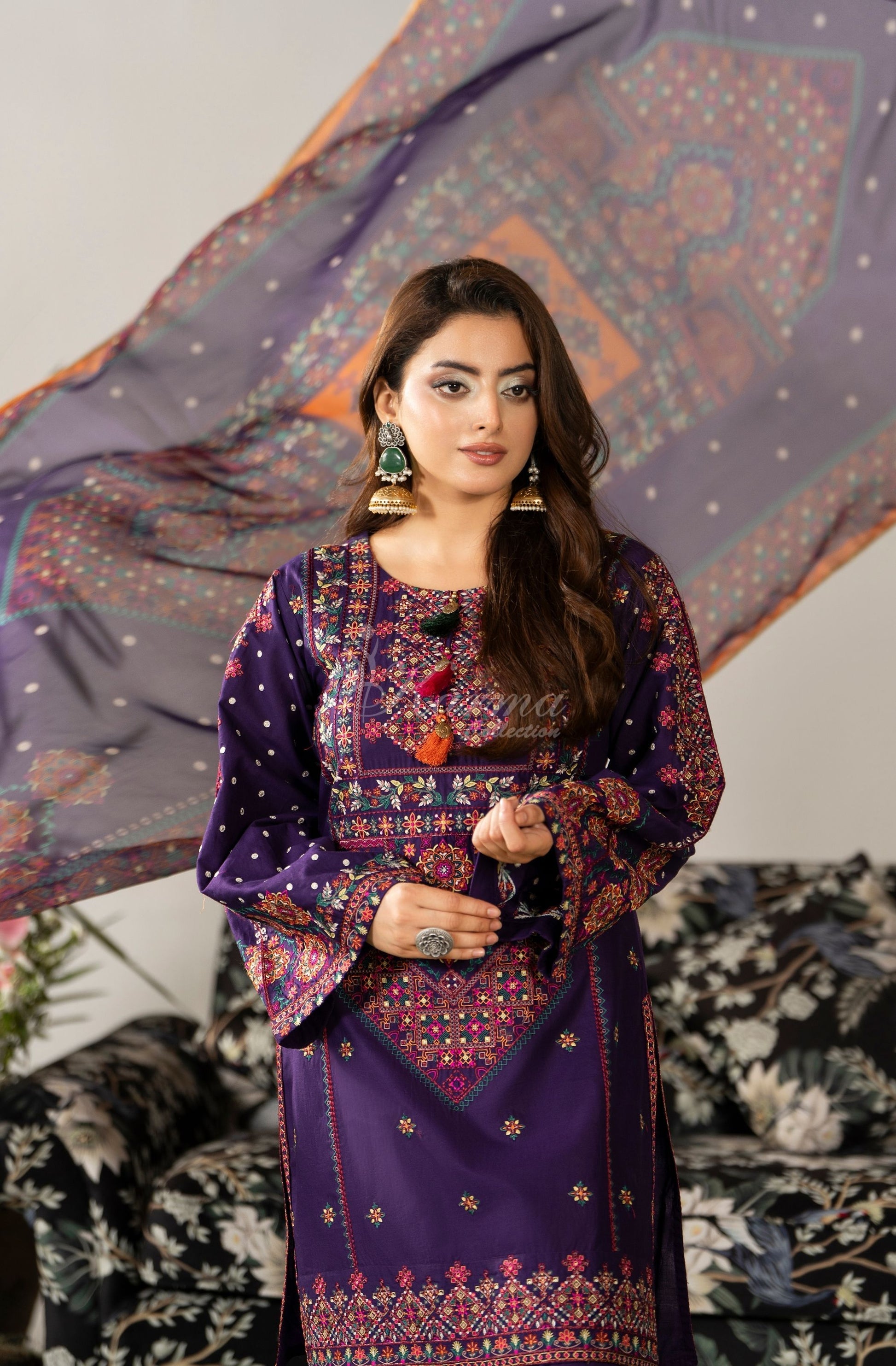 DARK PLUM - Neckline embroidery detail