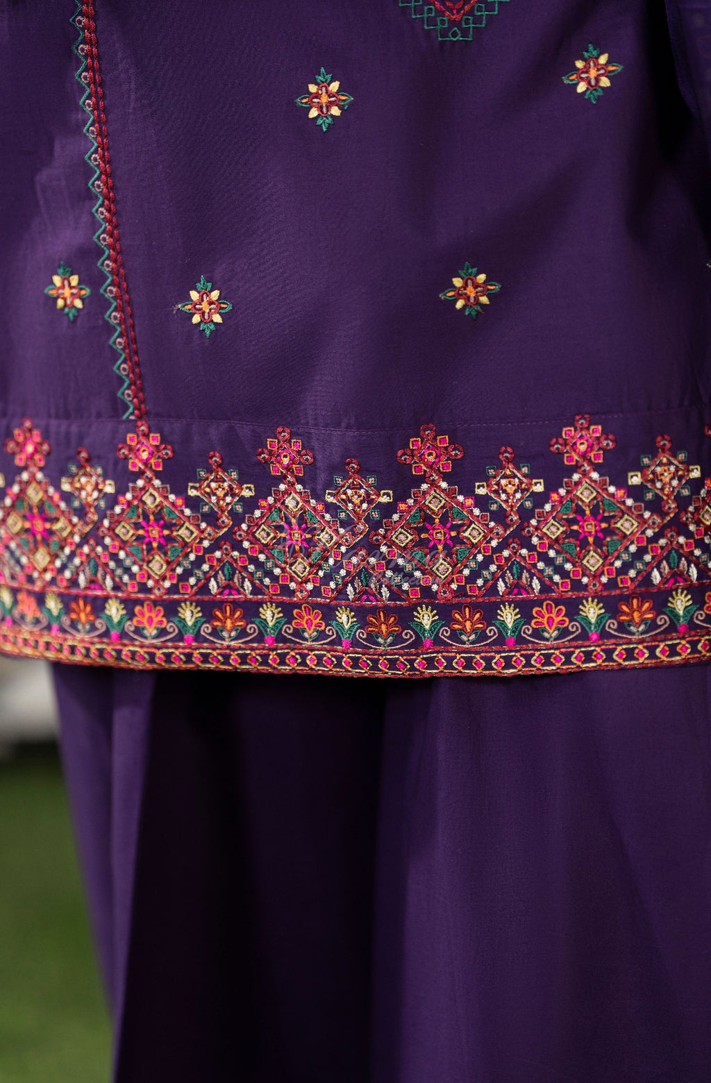 DARK PLUM - Model with flowers full length