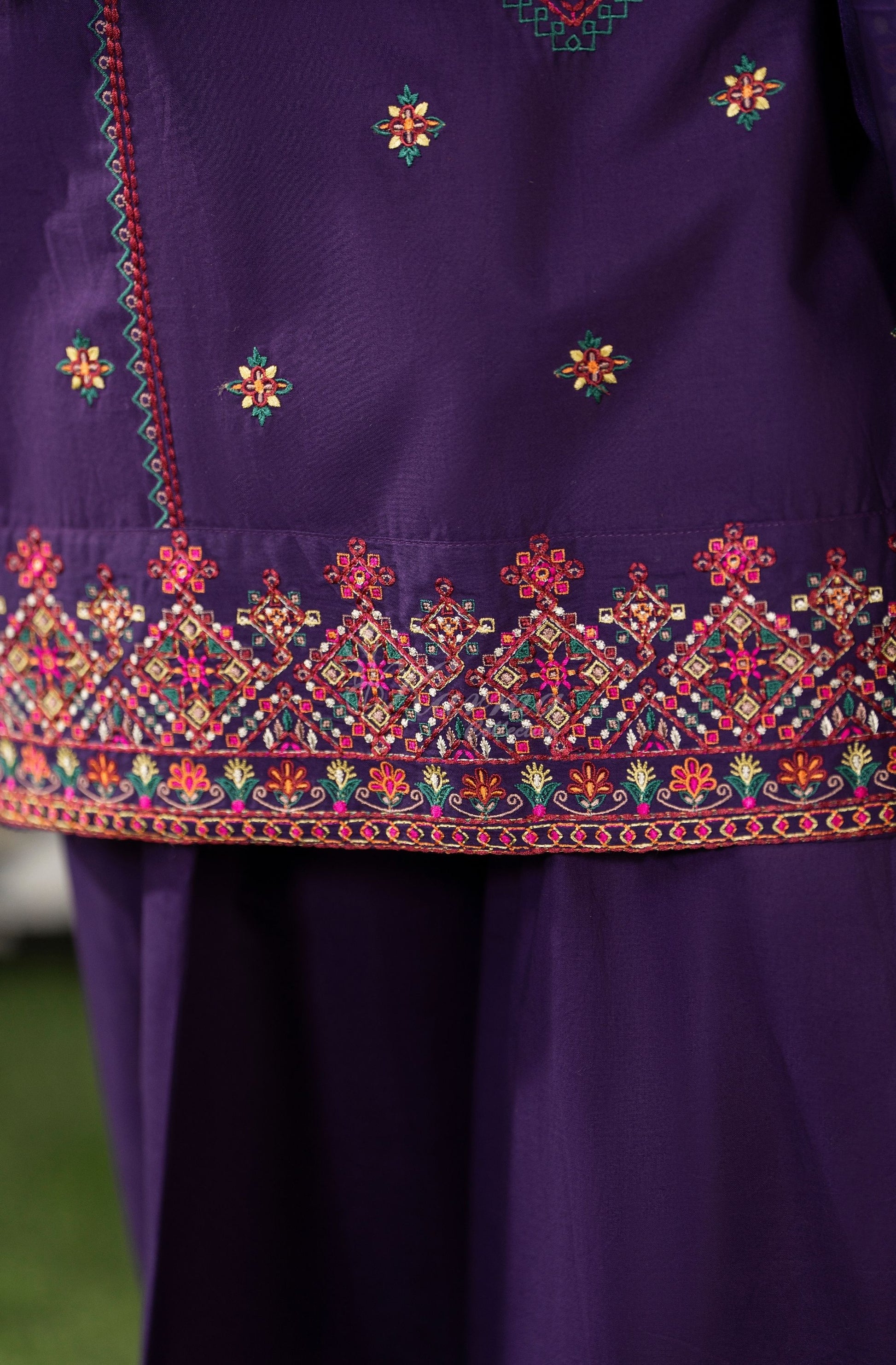 DARK PLUM - Model with flowers full length