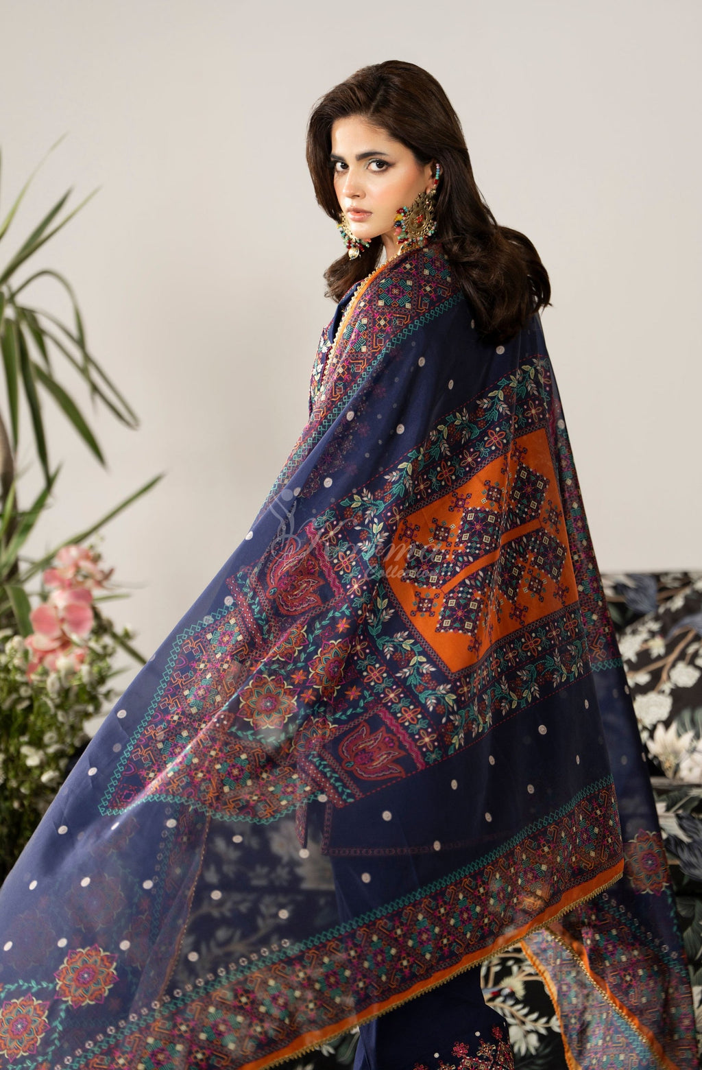 DARK NAVY - Neckline and front embroidery