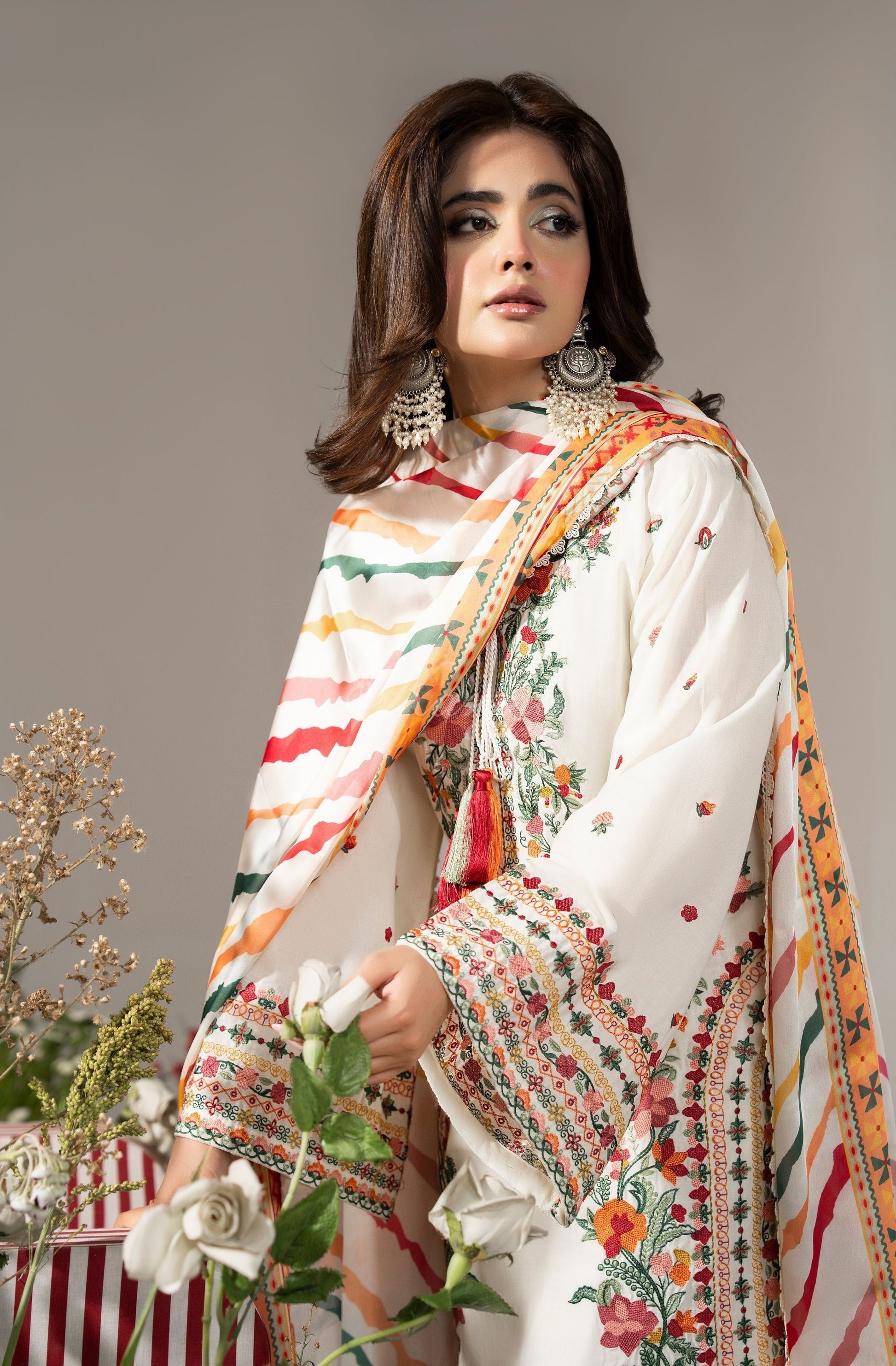 WARM CREAM front panel floral embroidery