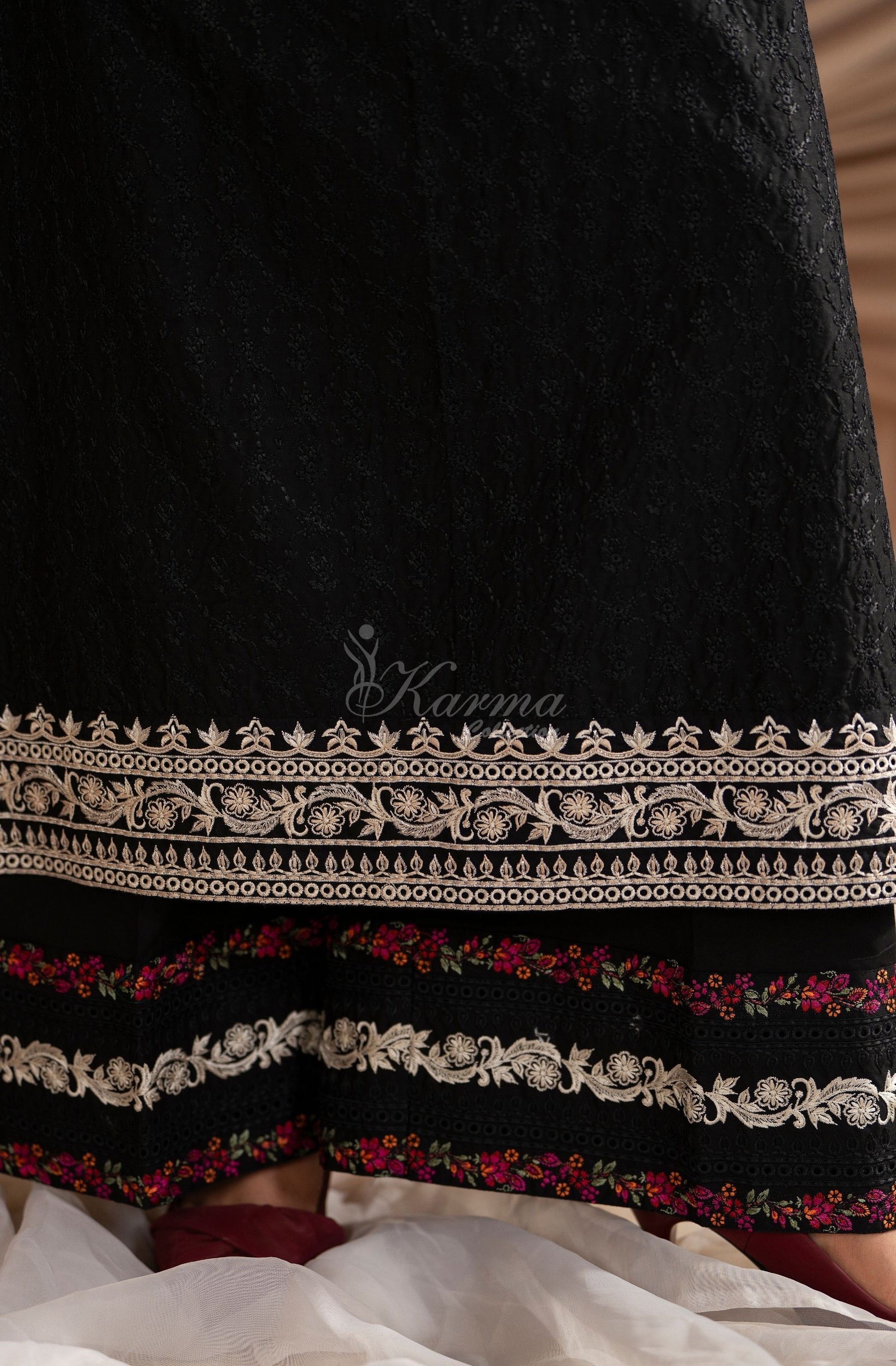 DEEP BLACK - Full length view