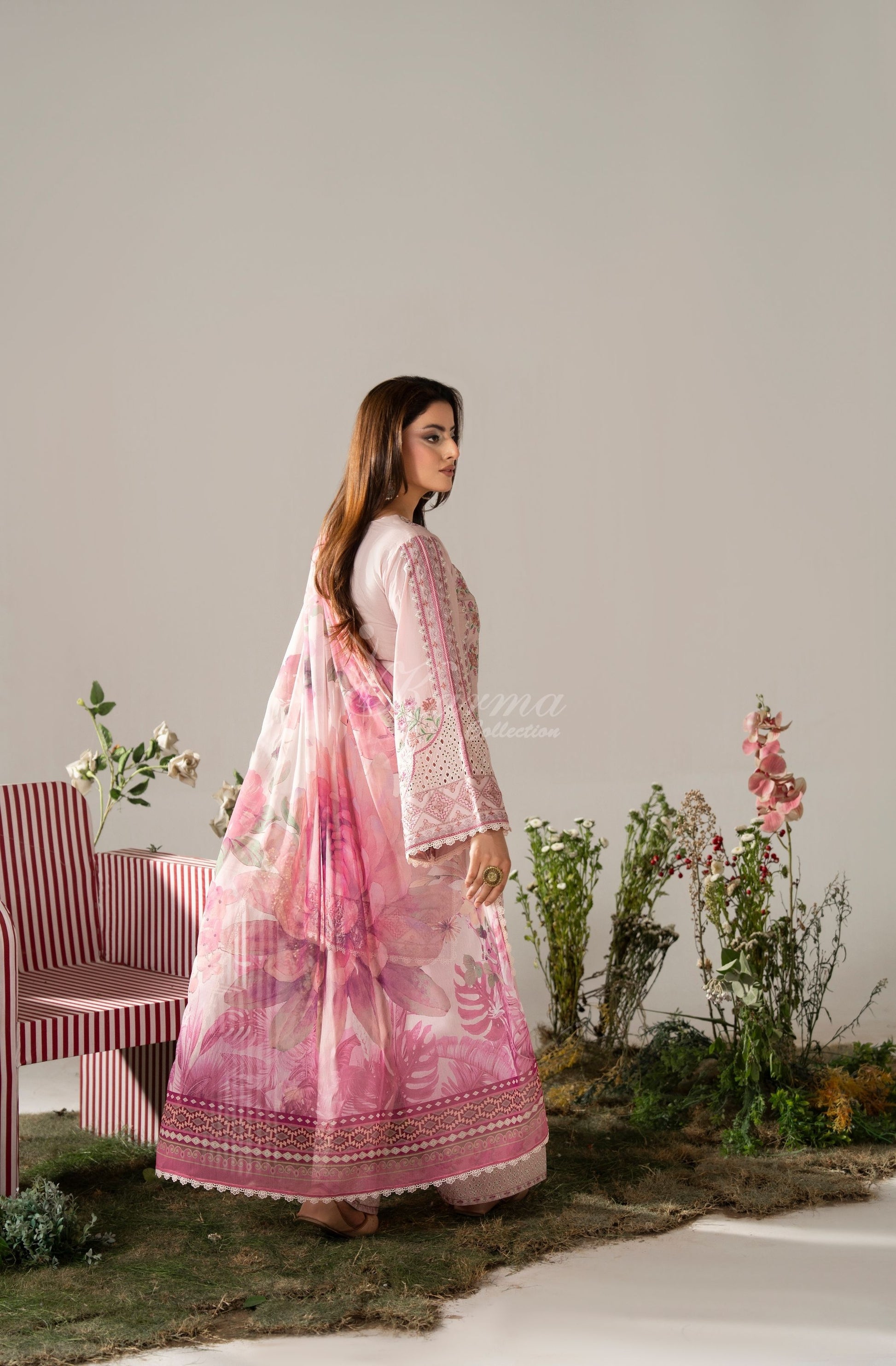 SOFT PINK neck embroidery close-up