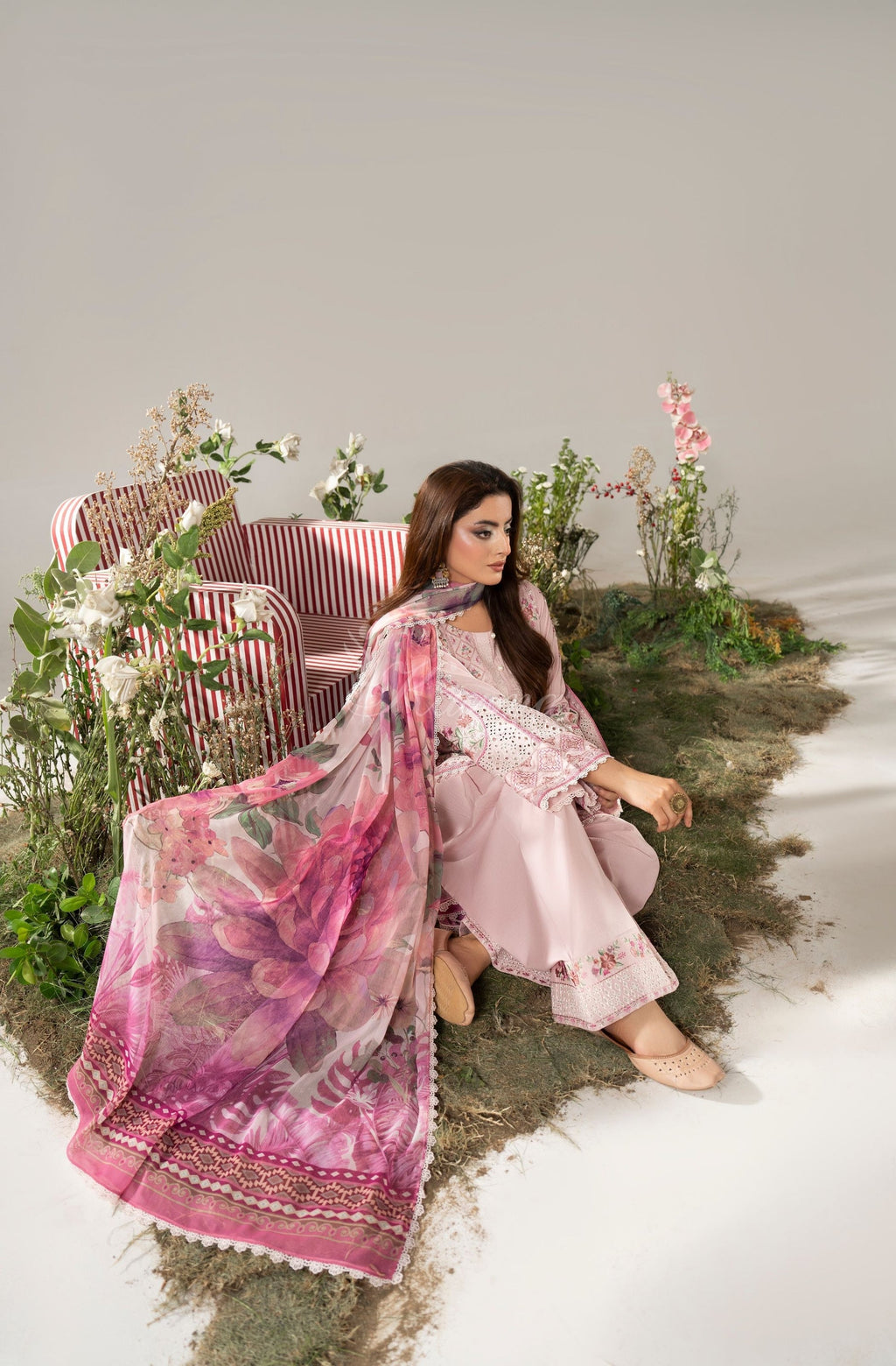 SOFT PINK sleeve chikankari detail