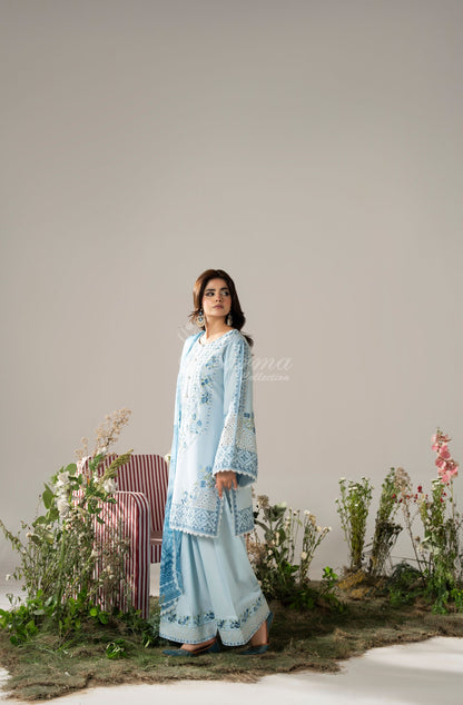 MUTED BLUE - Close-up neckline