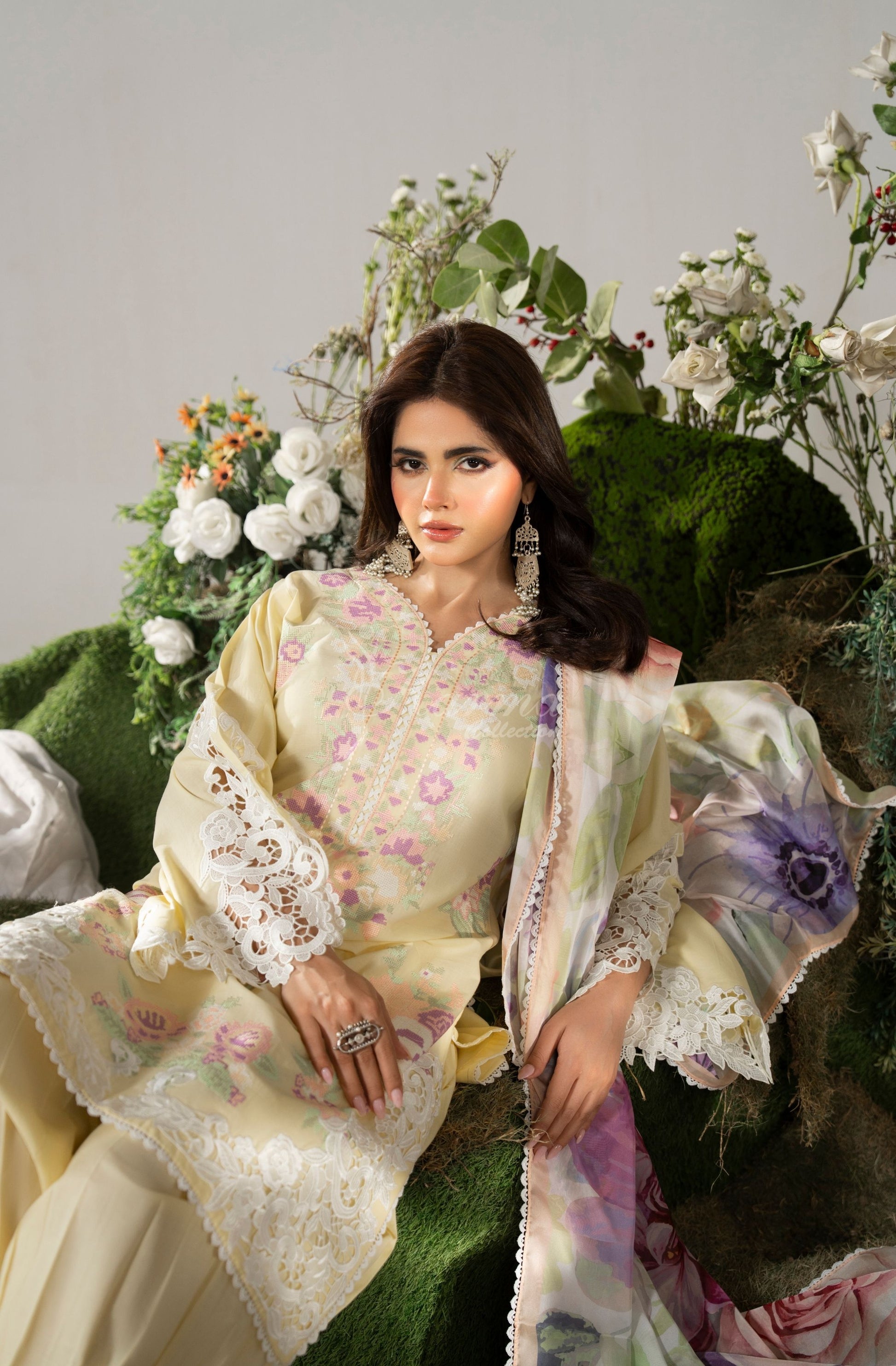 CREAMY YELLOW sleeve lace detail
