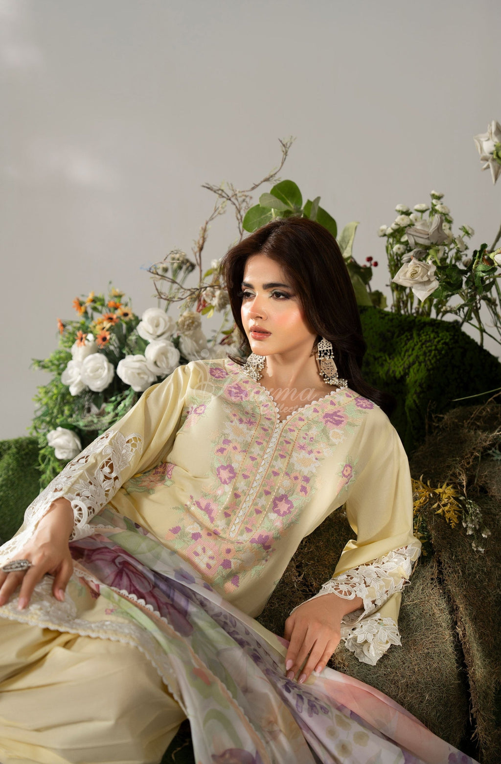 CREAMY YELLOW hem embroidery detail