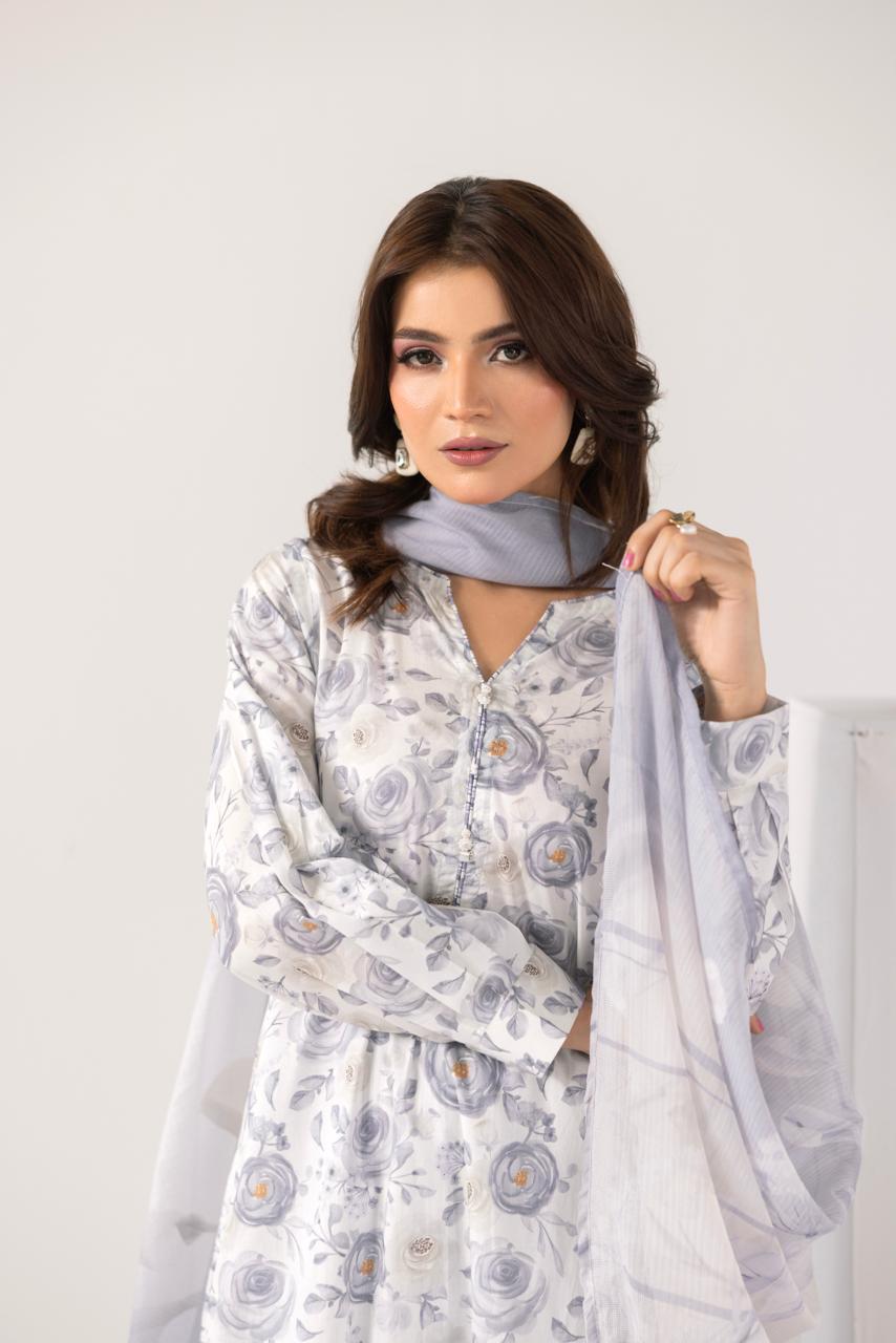 Zeenat PRET Silver Grey - Close up neckline detail