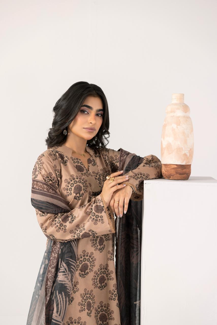 Zeenat PRET Camel Brown - Side profile close up